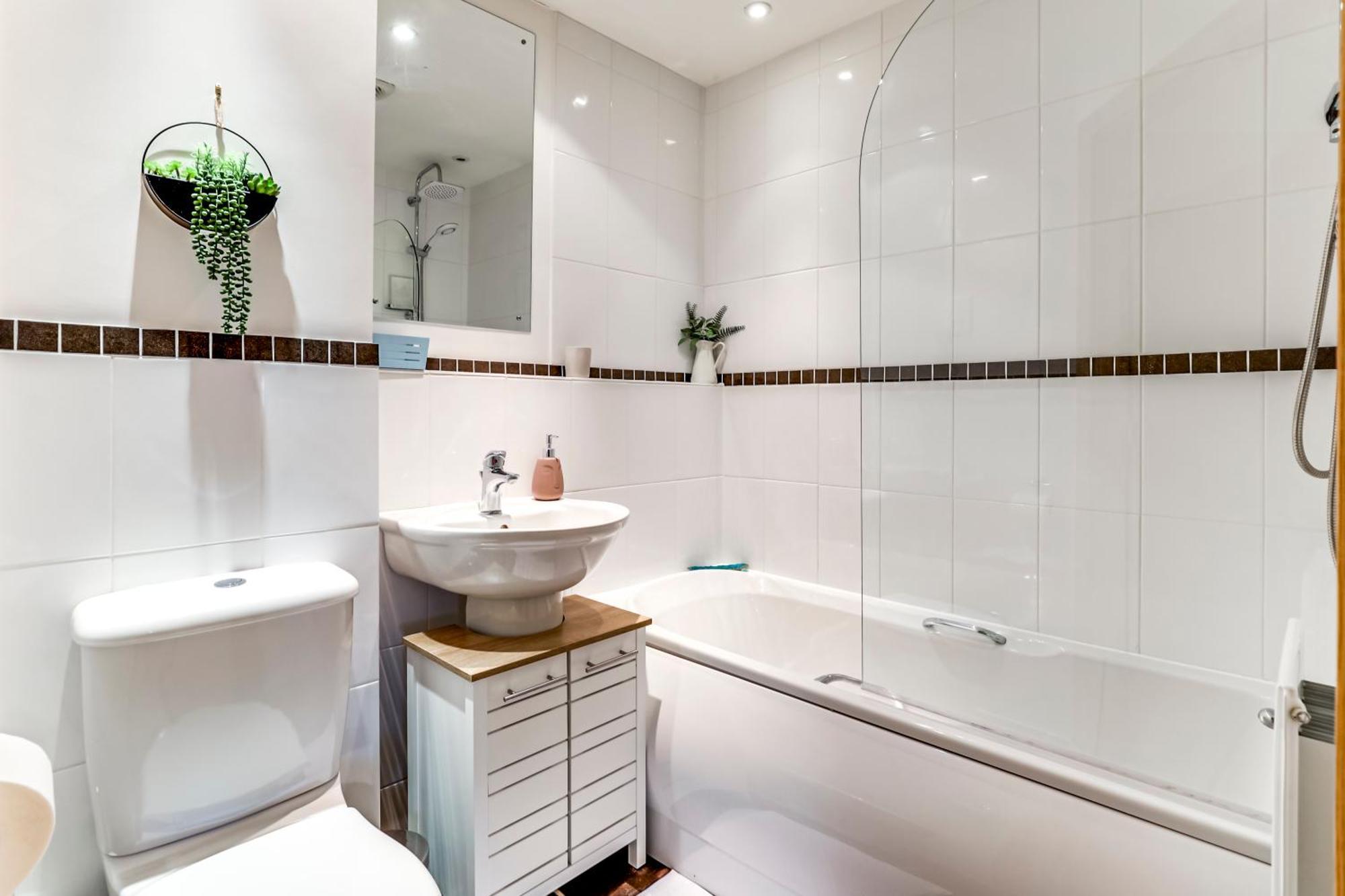 Апартаменты Entire 2 Bed Flat Contractors Families And Relocators Вэр Экстерьер фото