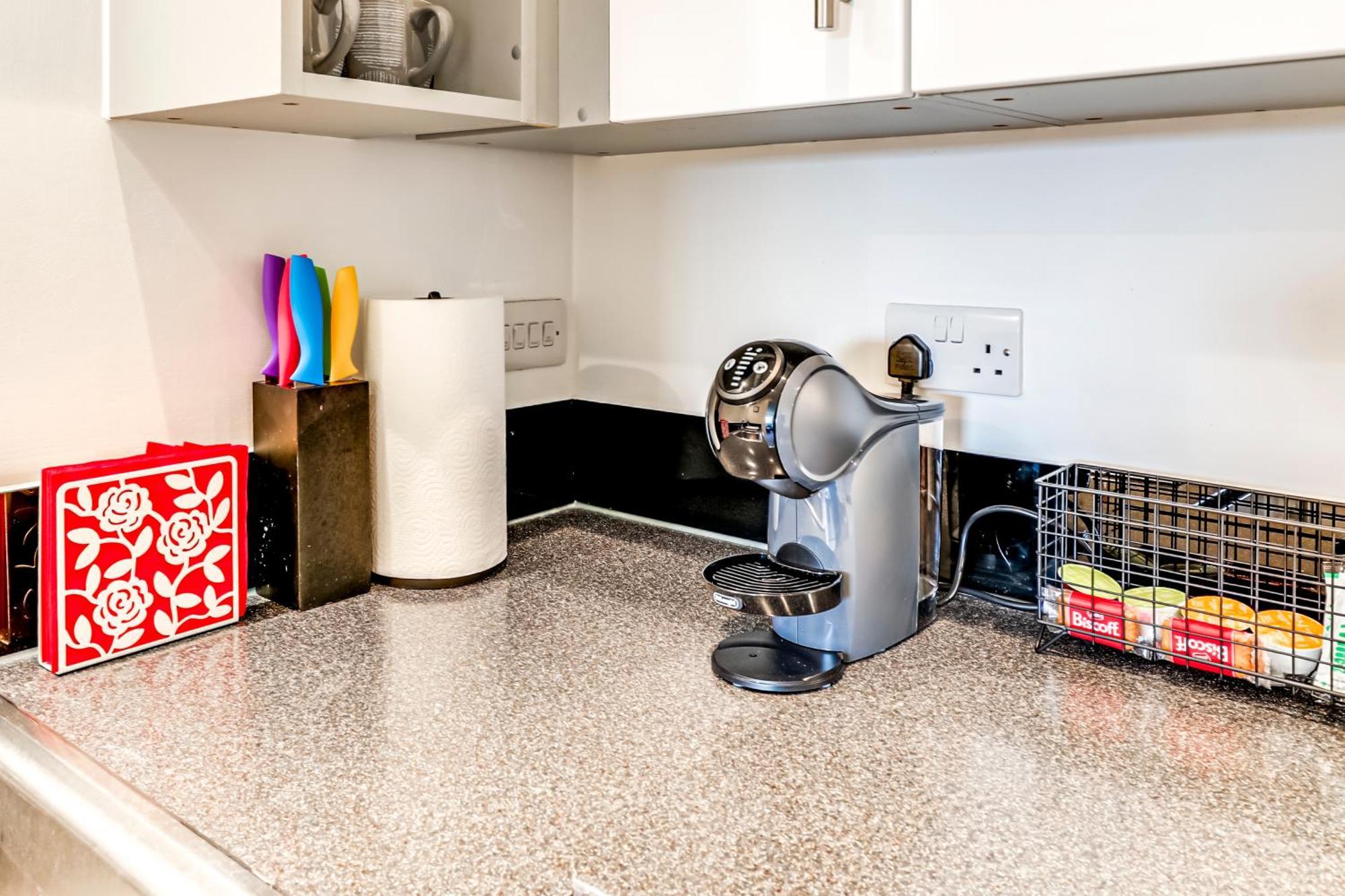 Апартаменты Entire 2 Bed Flat Contractors Families And Relocators Вэр Экстерьер фото