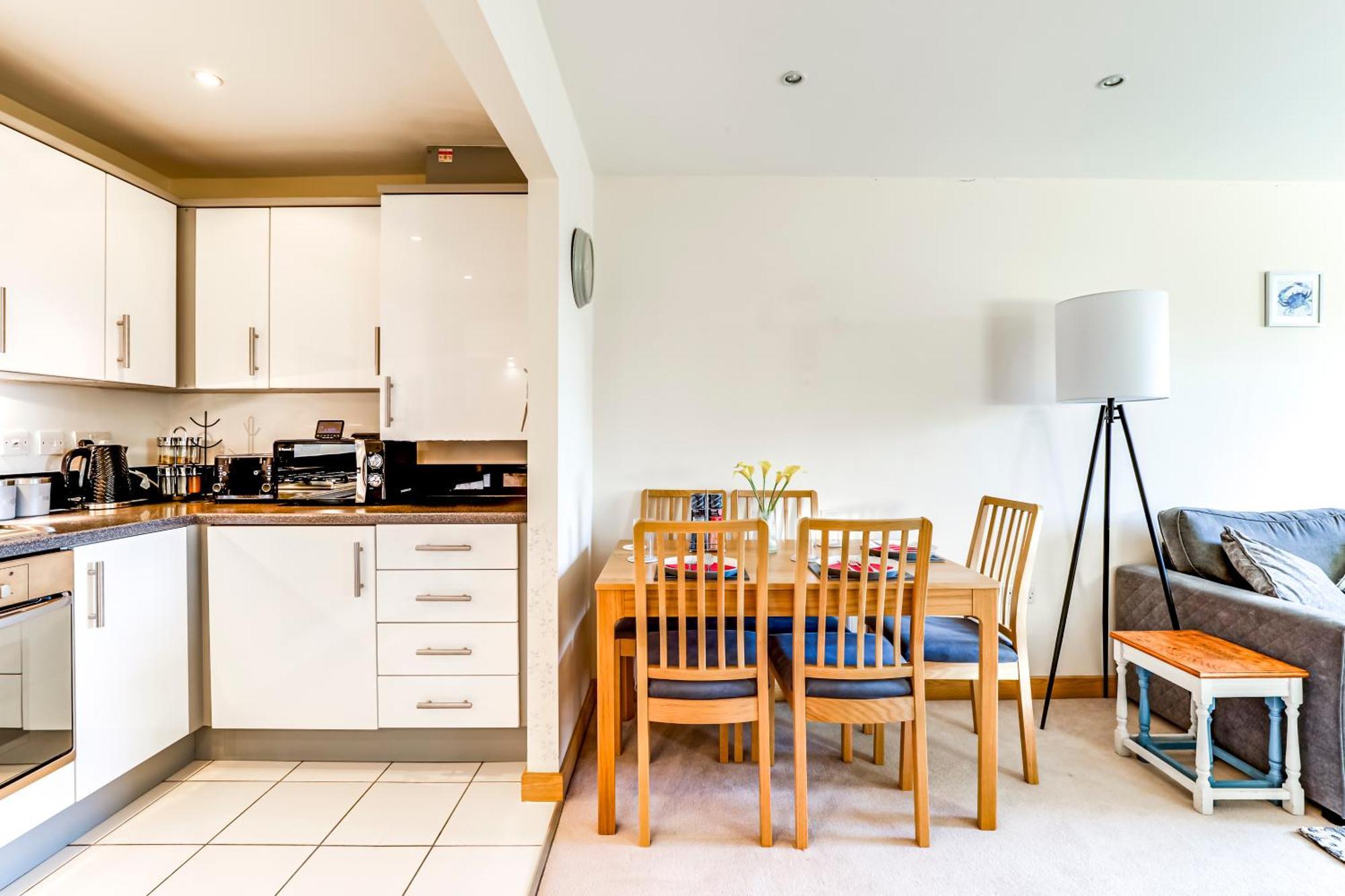 Апартаменты Entire 2 Bed Flat Contractors Families And Relocators Вэр Экстерьер фото